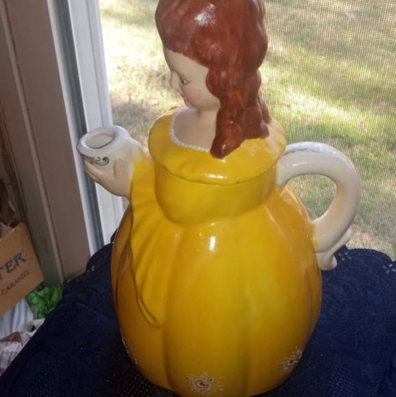 Unmarked Lady Tea Pitcher - Picture 2 of 4